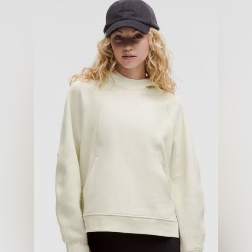 Lululemon Scuba Oversized Side-Slit Hoodie Size XS/S‎ in BONE Cream